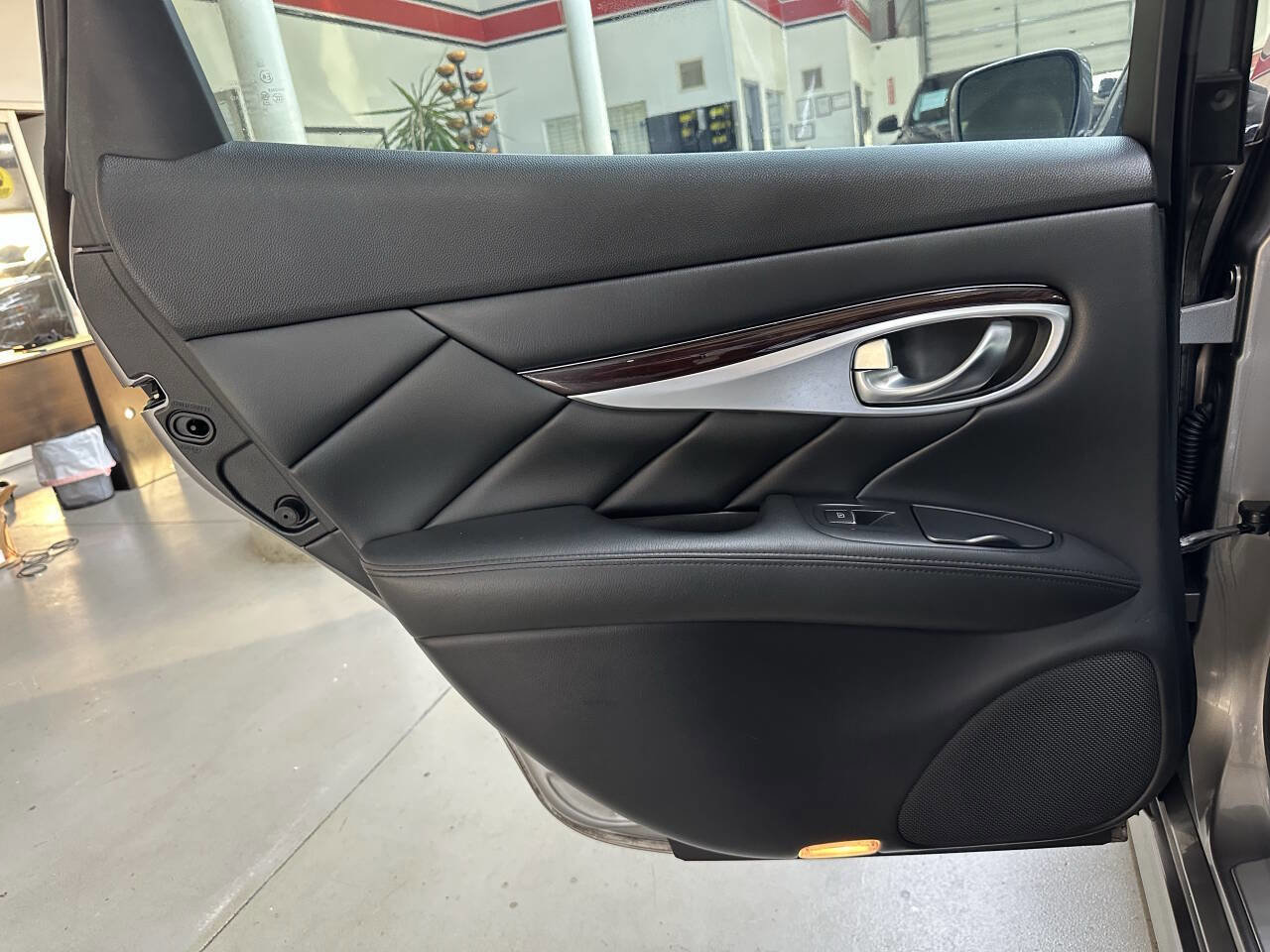 Used 2013 INFINITI M35 Base 4dr Sedan w/ Premium Pkg image 12