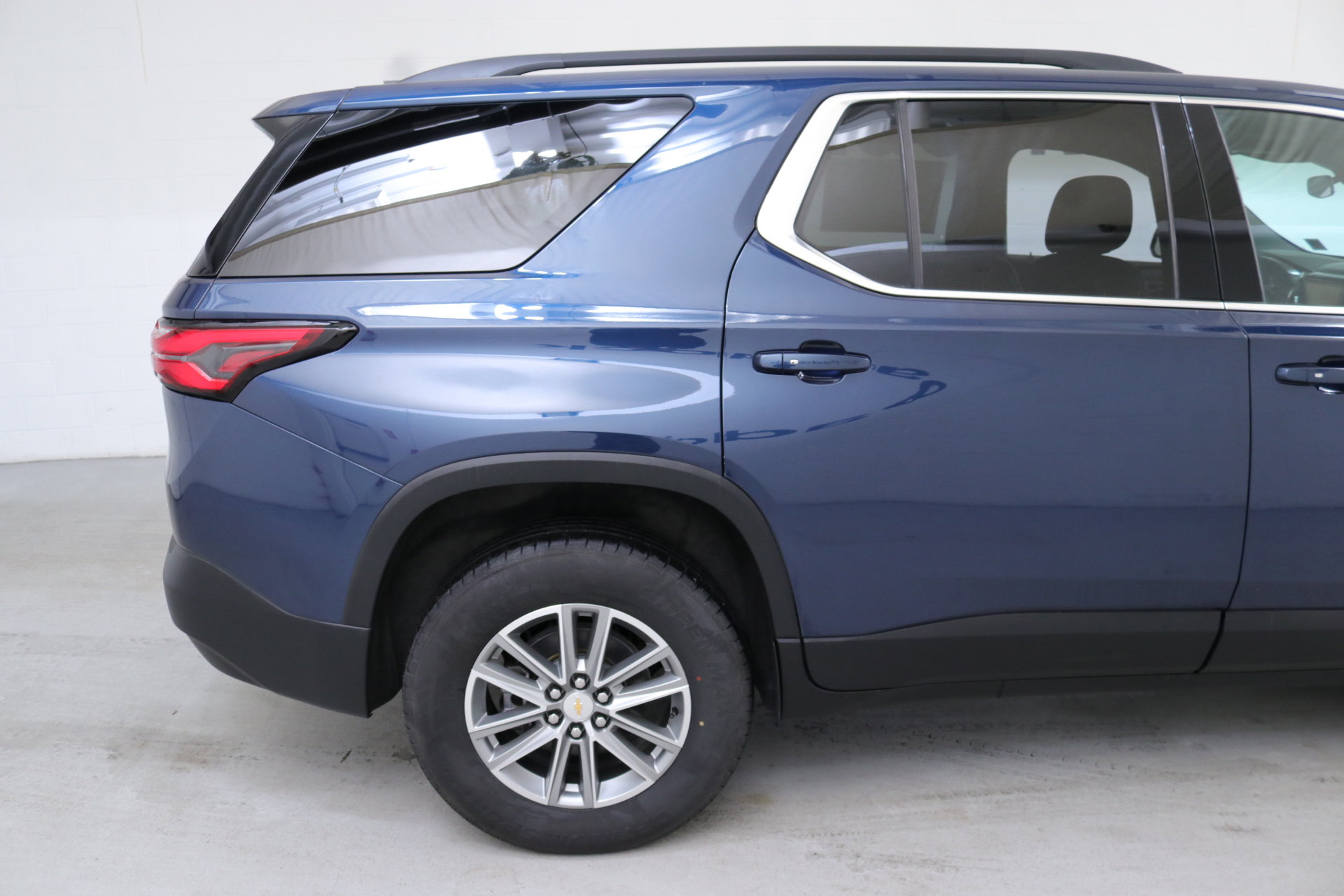 Used 2023 Chevrolet Traverse LT image 9