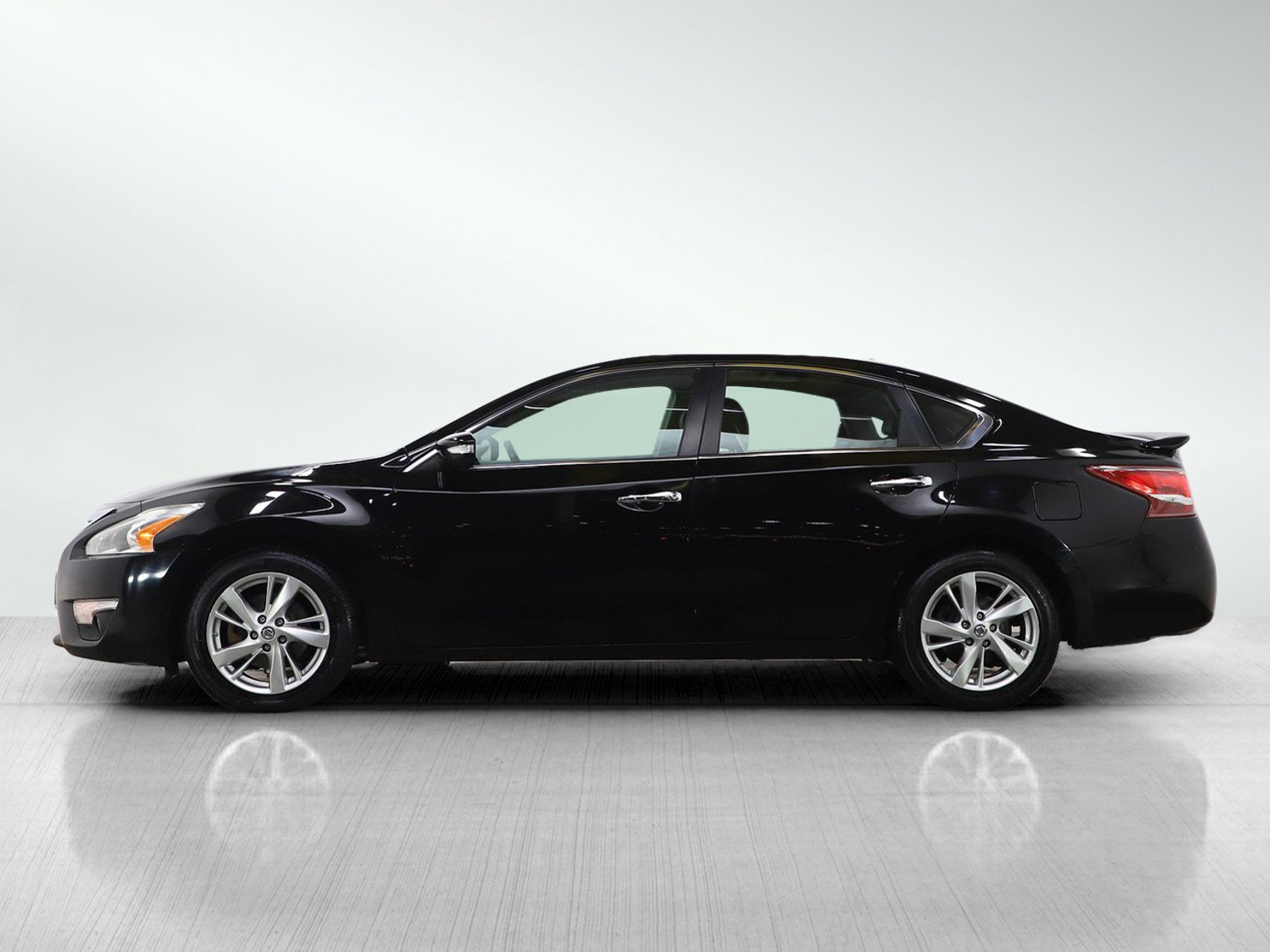 Used 2013 Nissan Altima 2.5 SL w/ Technology Pkg image 2