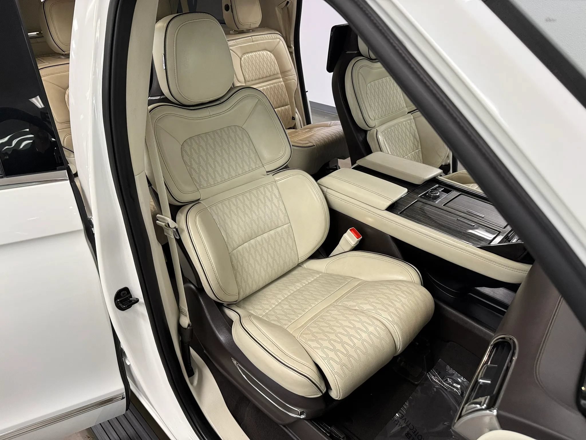 Used 2020 Lincoln Navigator L Black Label w/ Cargo Convenience Package AWD/4WD image 18