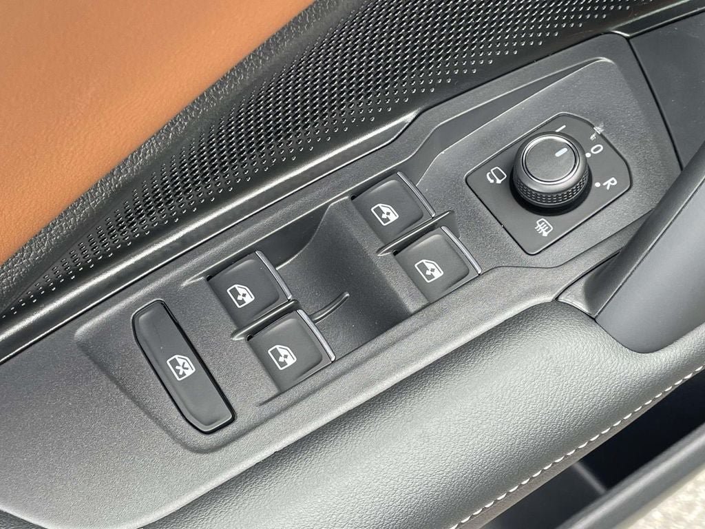 New 2026 Volkswagen Tiguan SEL R-Line AWD/4WD image 40