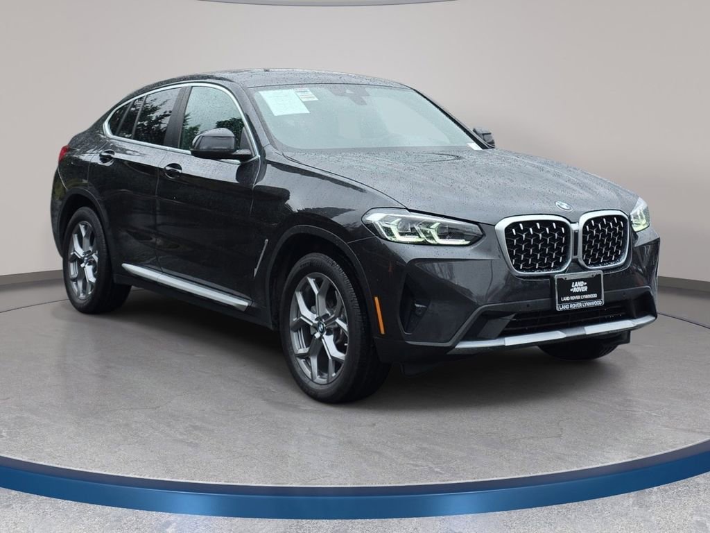 Used 2025 BMW X4 xDrive30i image 4