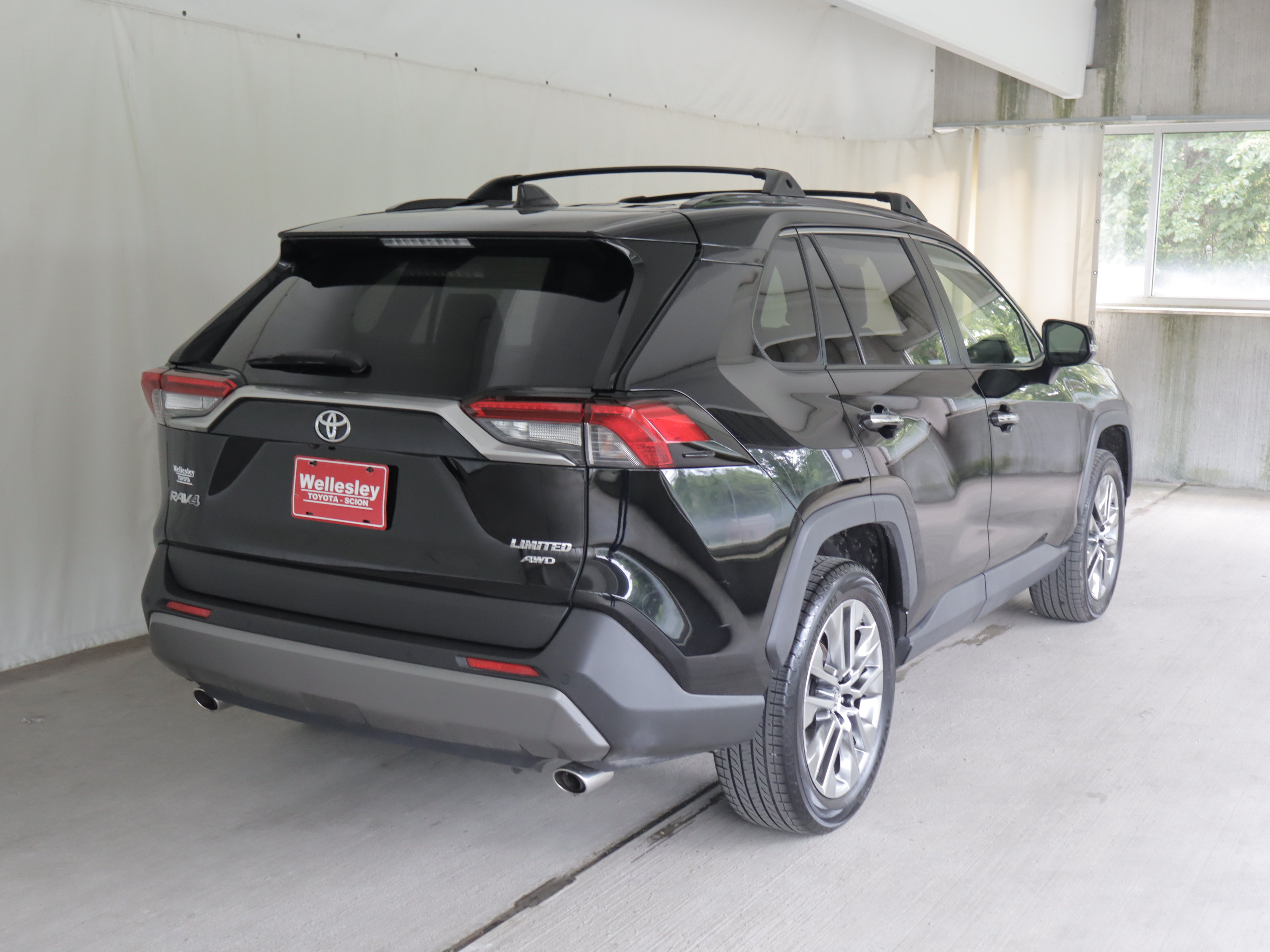 Used 2019 Toyota RAV4 Limited w/ Advanced Technology Package AWD/4WD image 7