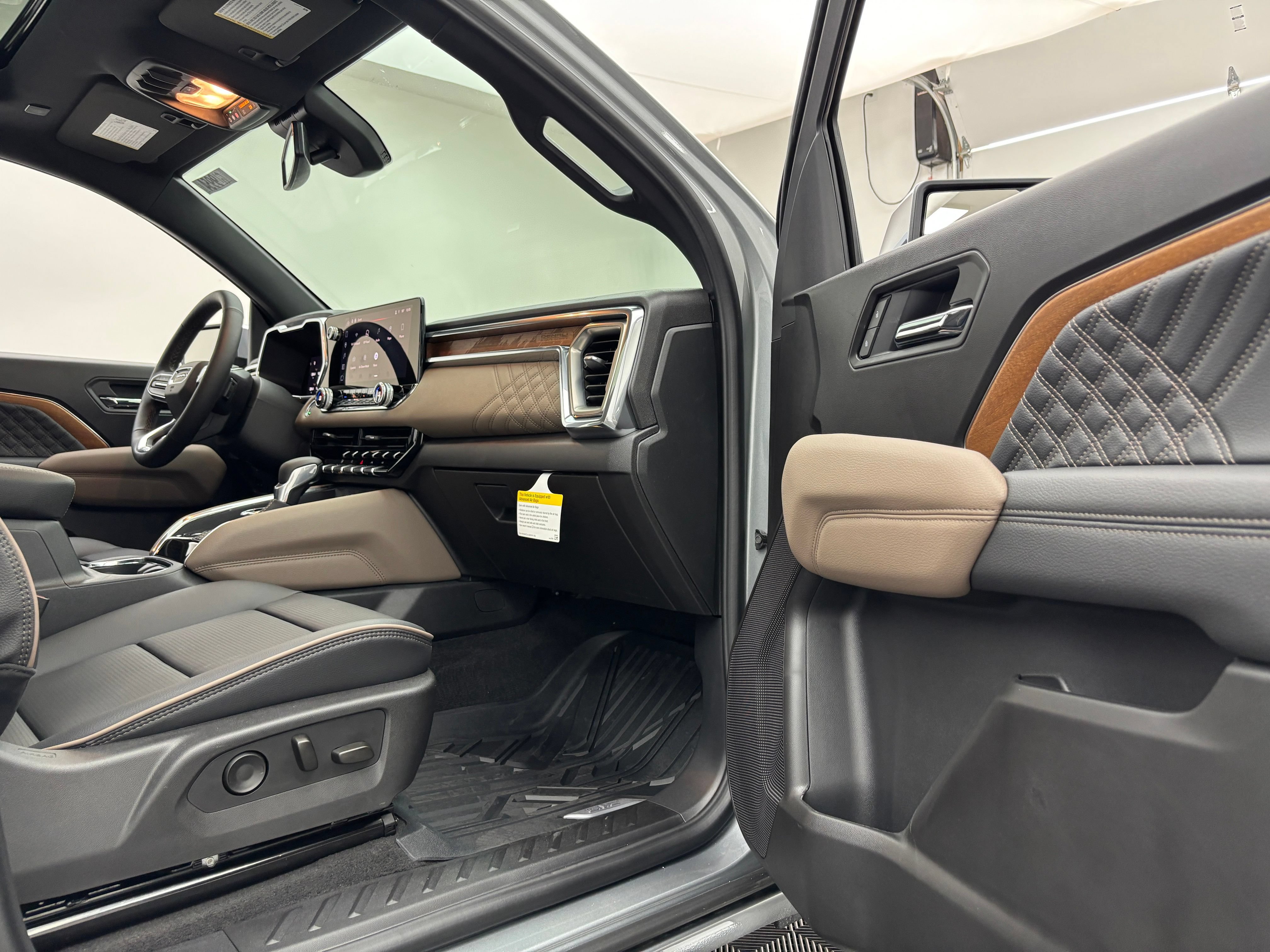 New 2026 GMC Canyon Denali w/ LPO, Black Badging Package AWD/4WD image 35