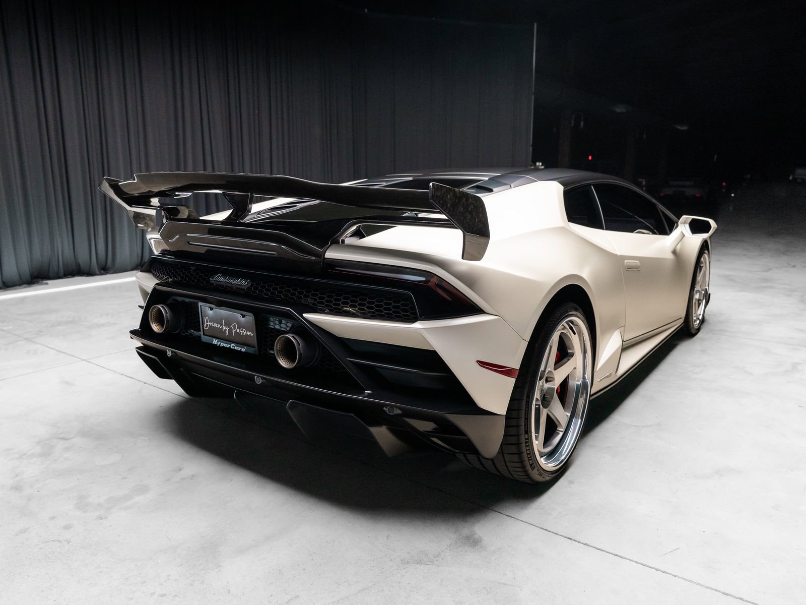 Used 2021 Lamborghini Huracan EVO image 14