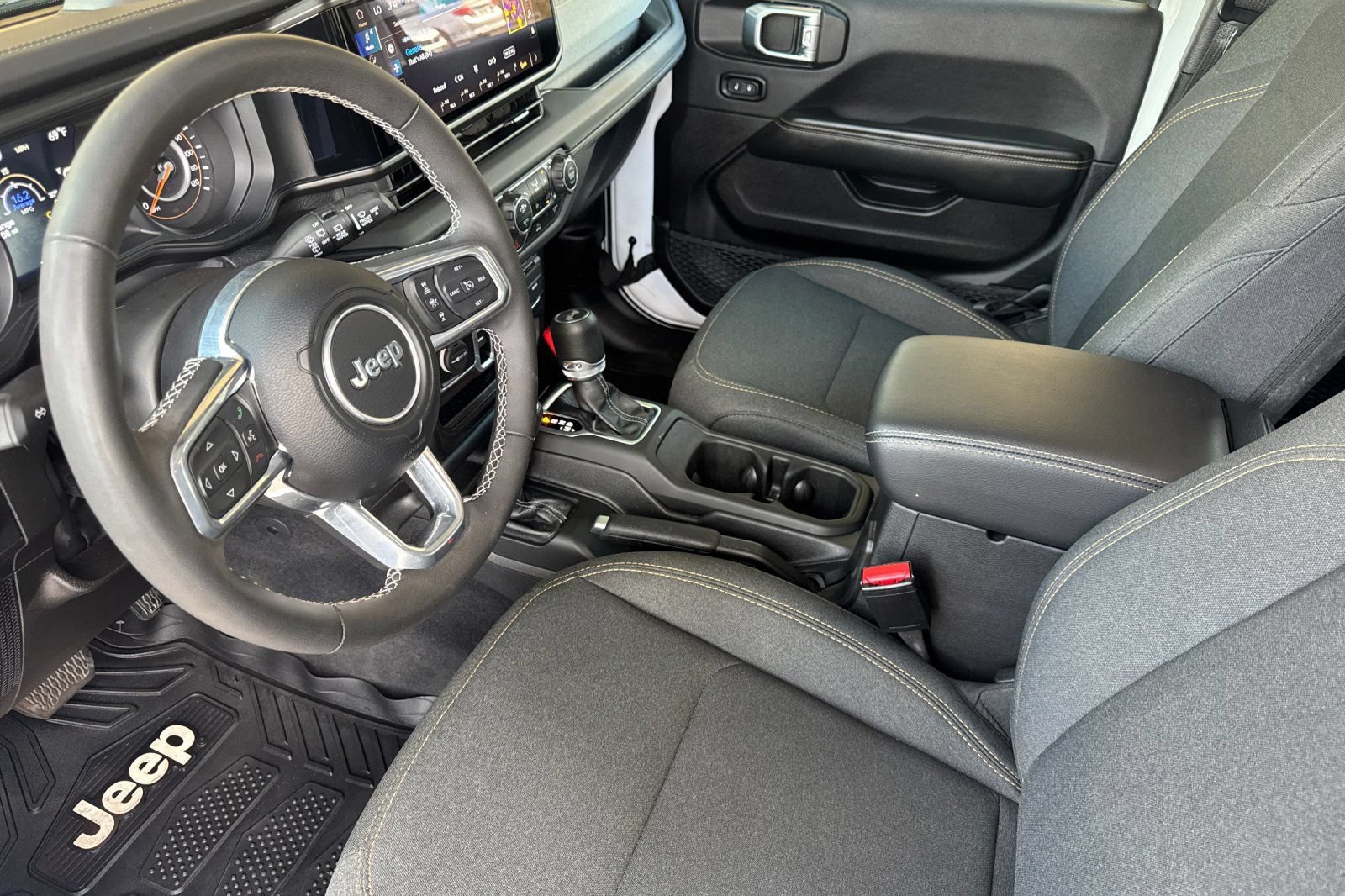 Used 2025 Jeep Wrangler Unlimited Sahara AWD/4WD image 10