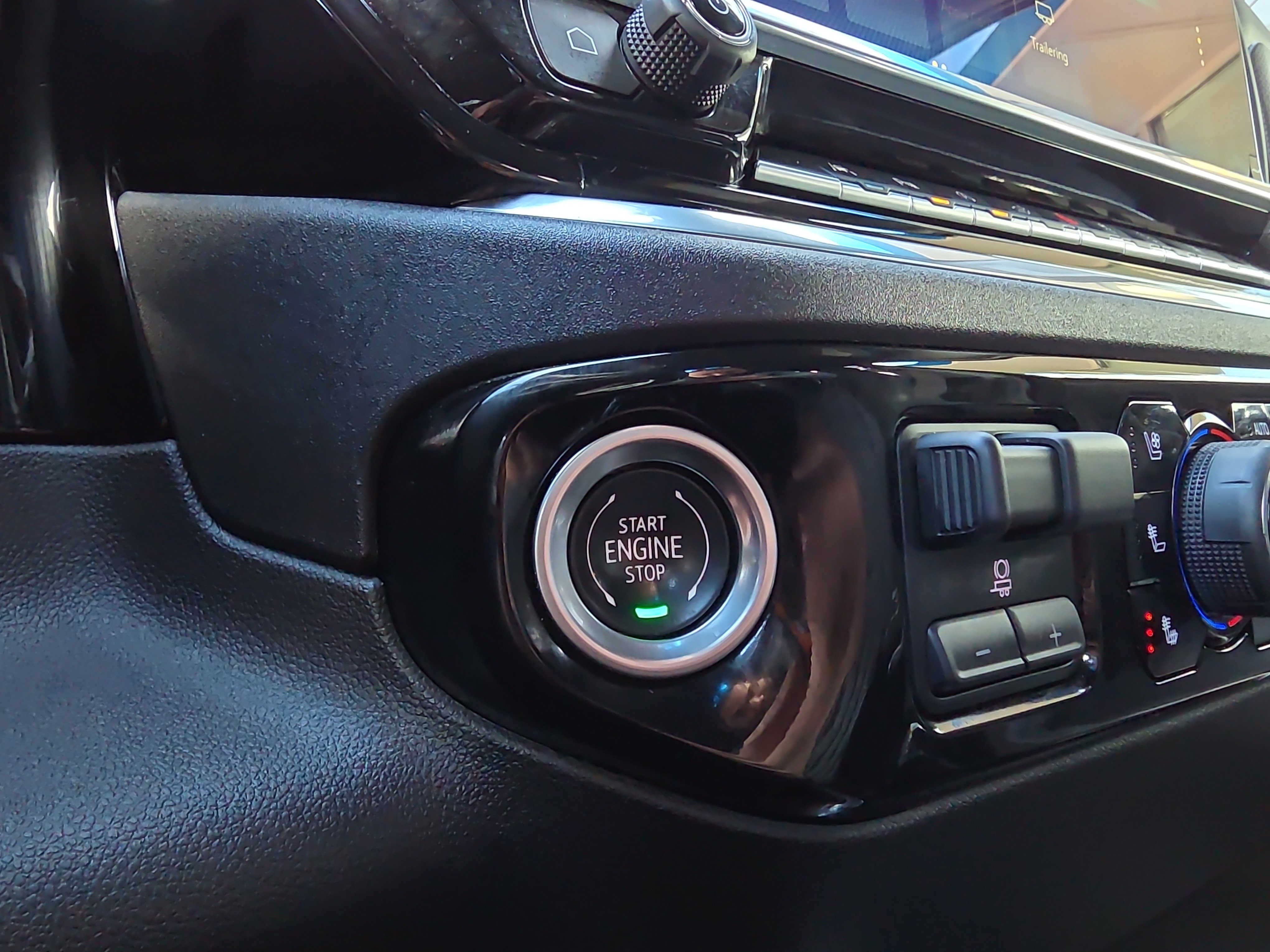 Used 2025 Chevrolet Silverado 1500 LTZ image 21