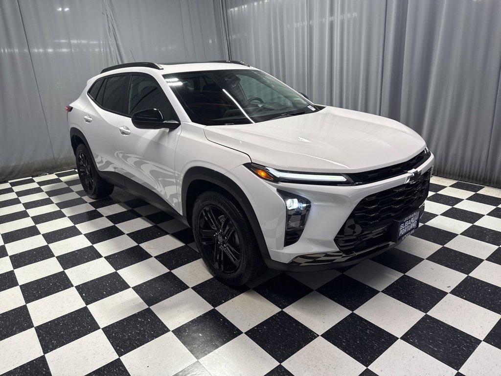 Used 2024 Chevrolet Trax ACTIV w/ Sunroof Package image 3