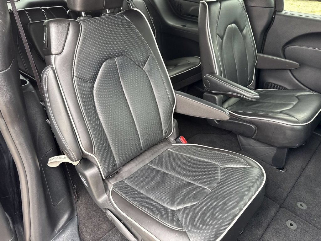 Used 2025 Chrysler Pacifica Limited FWD image 31