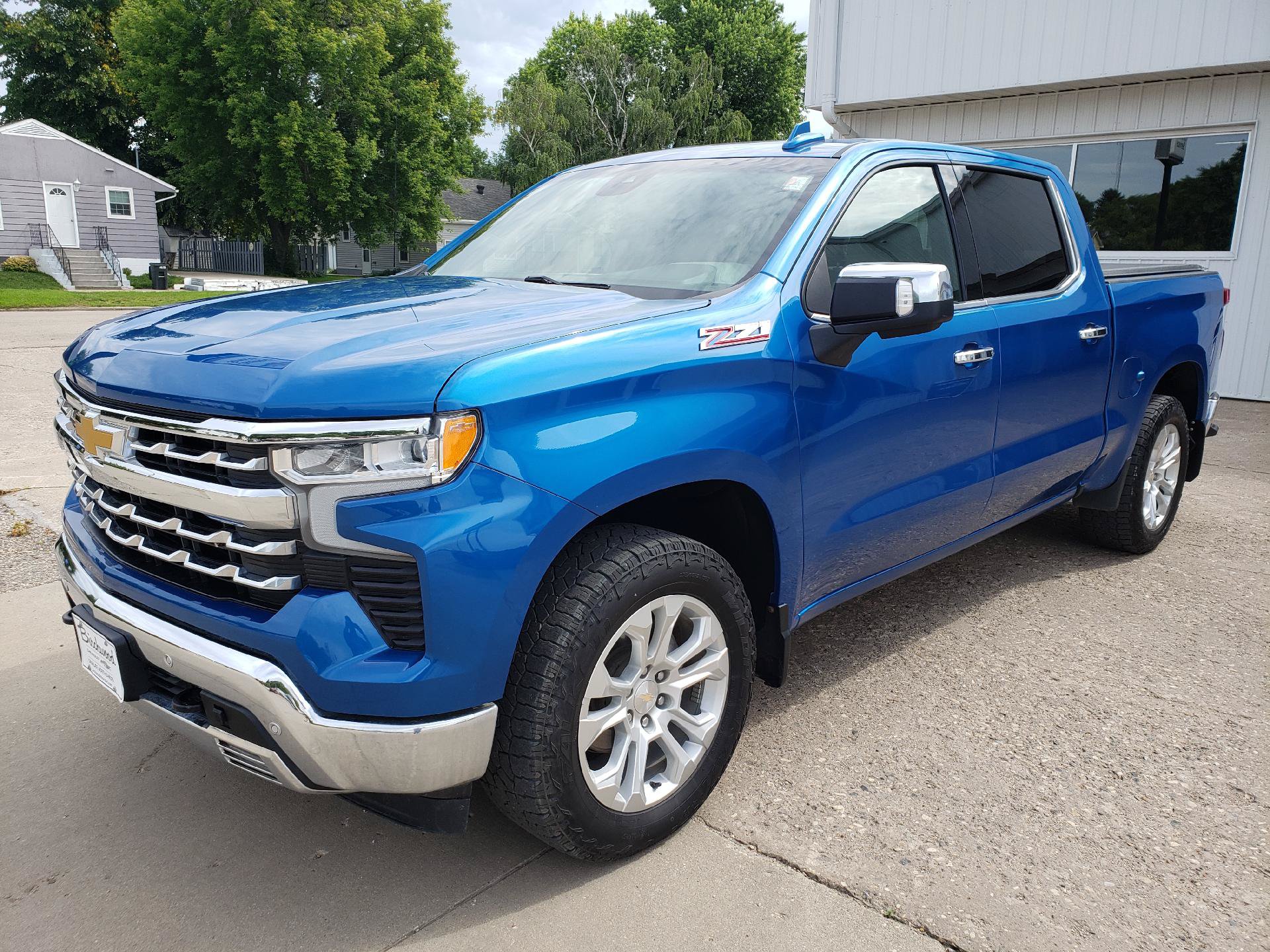 Used 2023 Chevrolet Silverado 1500 LTZ AWD/4WD image 1