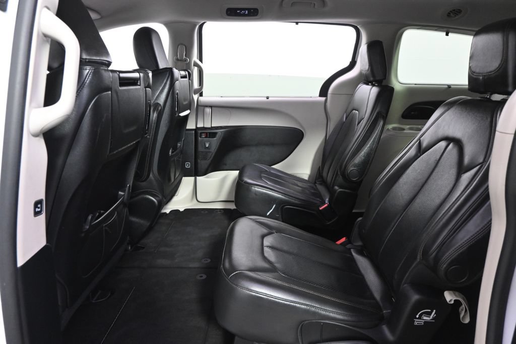 Used 2017 Chrysler Pacifica Touring-L Plus FWD image 22