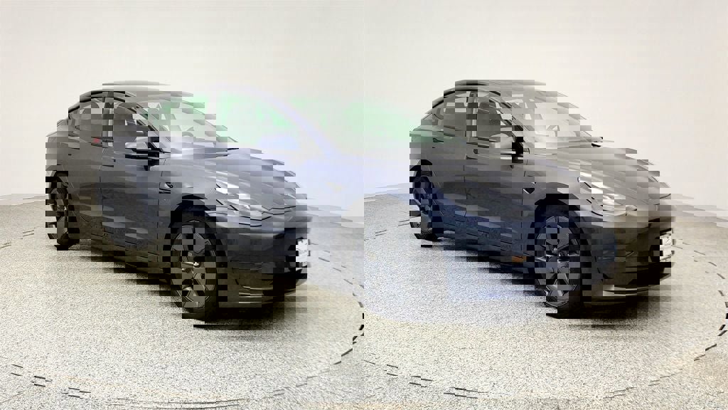 Used 2023 Tesla Model 3 Standard Range image 3