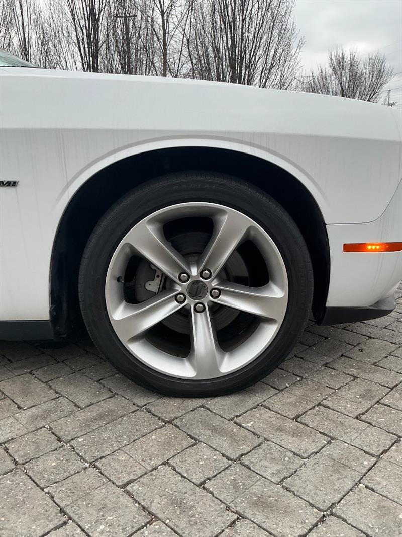 Used 2018 Dodge Challenger R/T RWD image 12