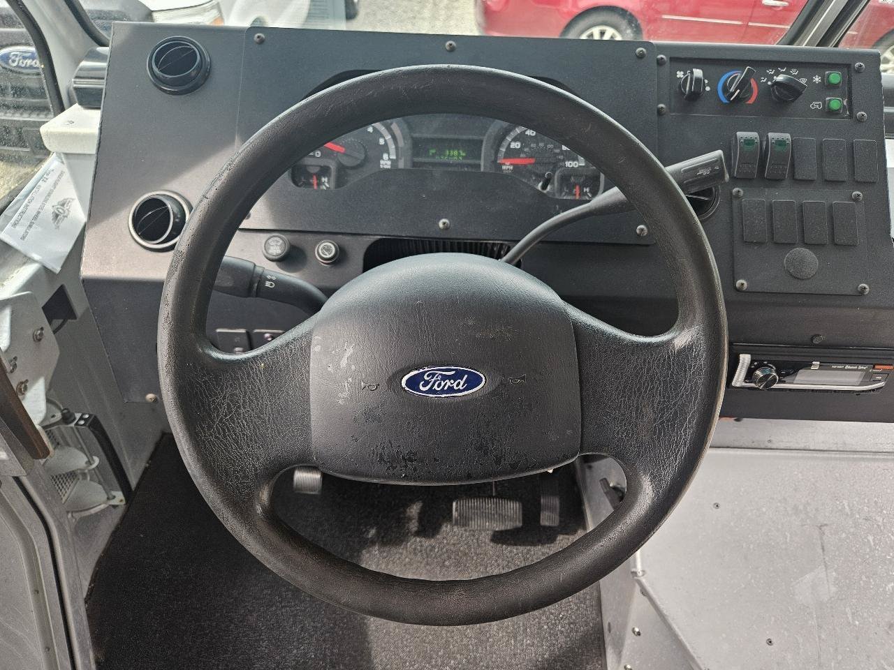 Used 2015 Ford E-350 and Econoline 350 Super Duty w/ A/C Prep Package RWD image 27