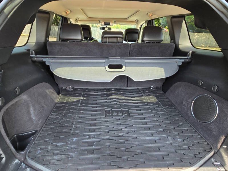 Used 2012 Jeep Grand Cherokee Laredo AWD/4WD image 17