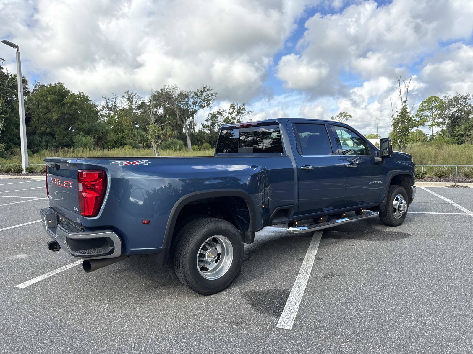 Used 2024 Chevrolet Silverado 3500 LTZ w/ LTZ Convenience Package AWD/4WD image 3