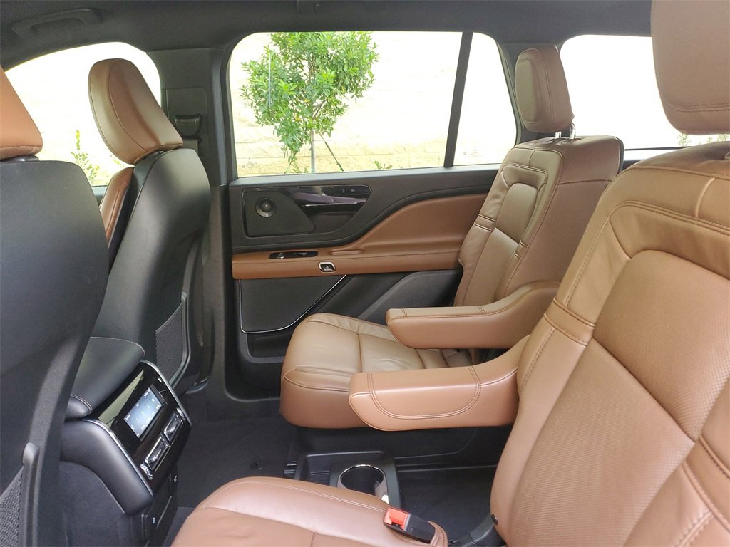 Certified 2023 Lincoln Aviator Reserve w/ Equipment Group 201A image 11