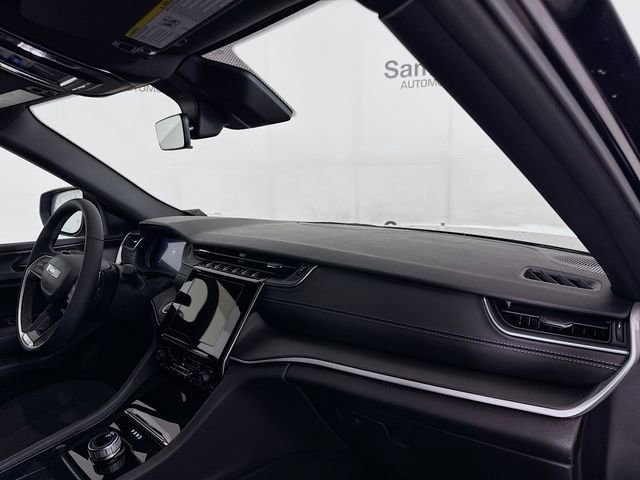 New 2025 Jeep Grand Cherokee L Laredo image 28