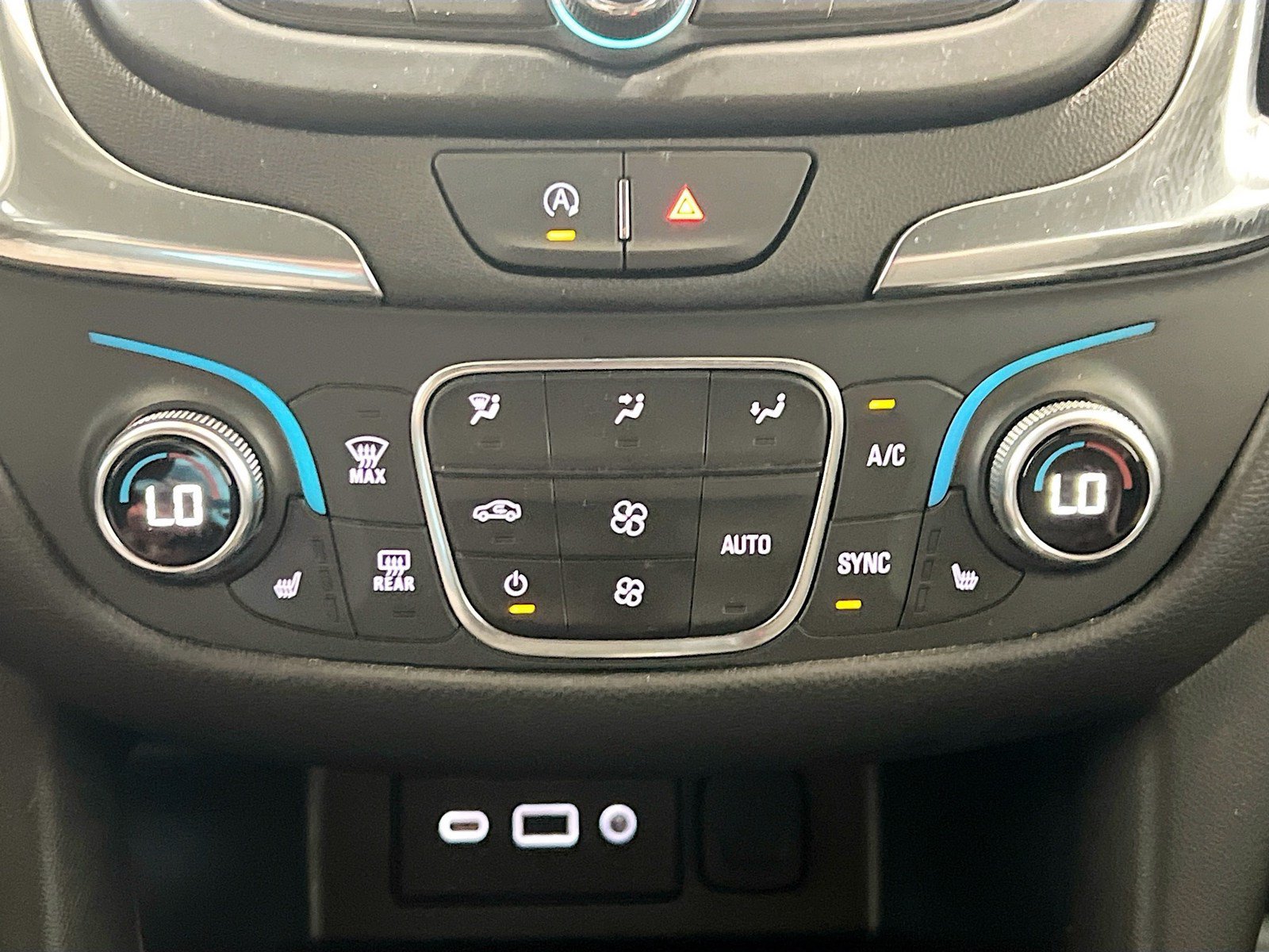 Used 2024 Chevrolet Equinox LT AWD/4WD image 11