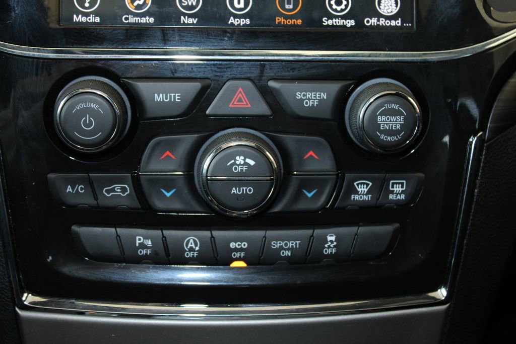 Used 2022 Jeep Grand Cherokee Laredo E AWD/4WD image 30