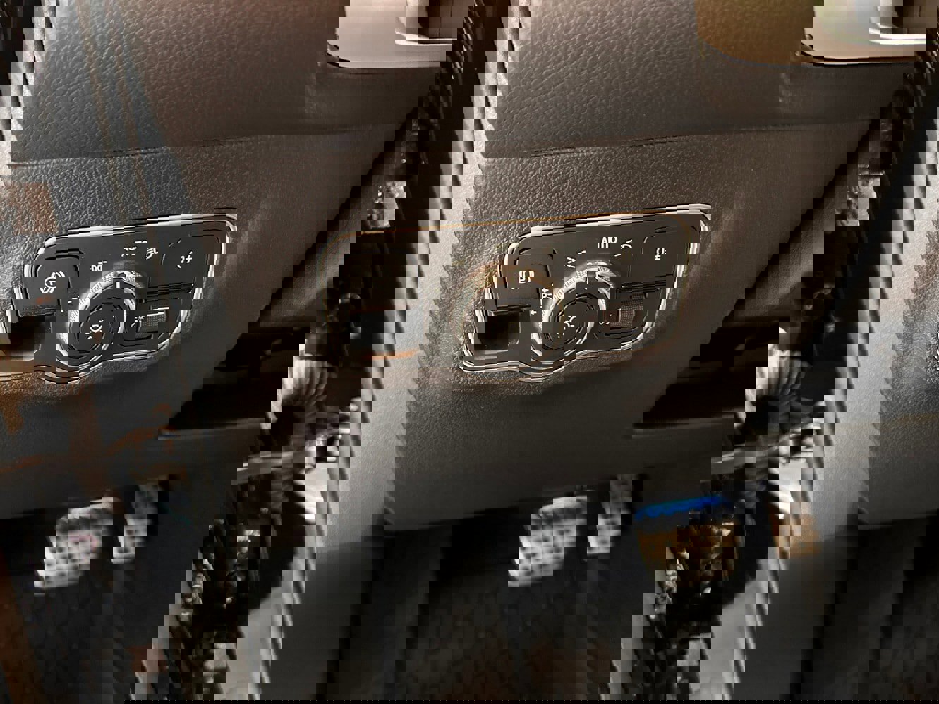 Used 2024 Mercedes-Benz GLB 250 4MATIC image 16