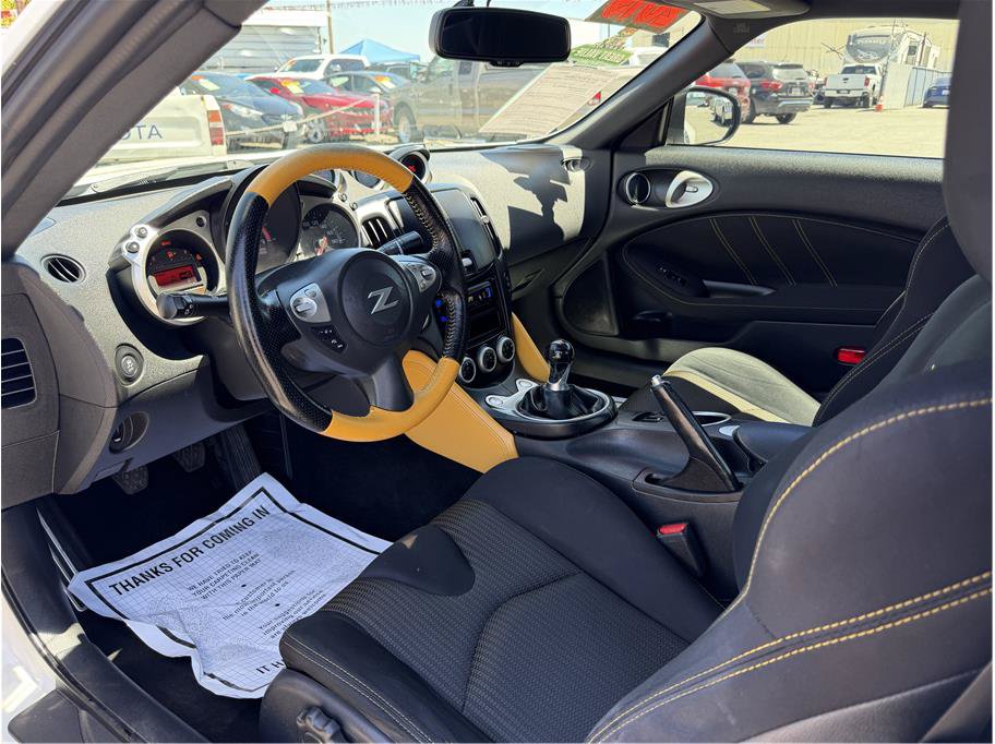 Used 2019 Nissan 370Z Coupe w/ Z34 Heritage Edition - White RWD image 3