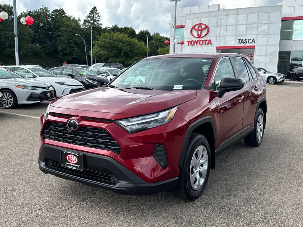 Used 2024 Toyota RAV4 LE AWD/4WD image 3