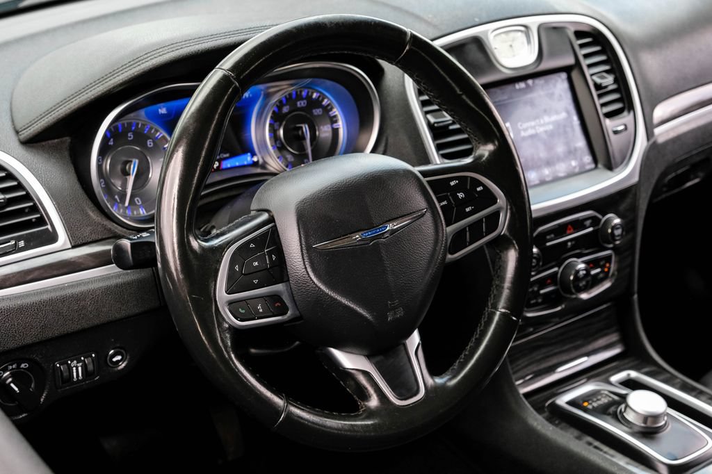 Used 2019 Chrysler 300 Touring w/ Chrome Appearance Package RWD image 12