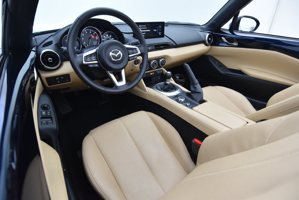 Certified 2025 MAZDA MX-5 Miata Grand Touring RWD image 32