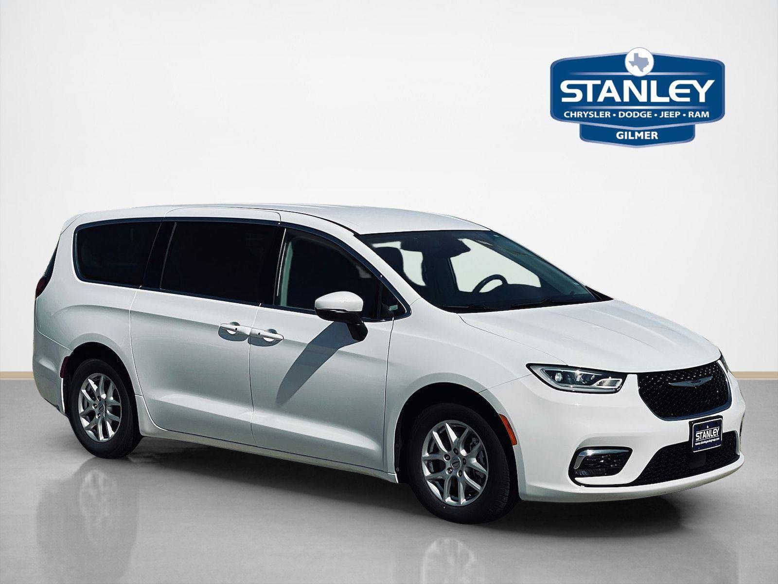 Used 2023 Chrysler Pacifica Touring-L image 1