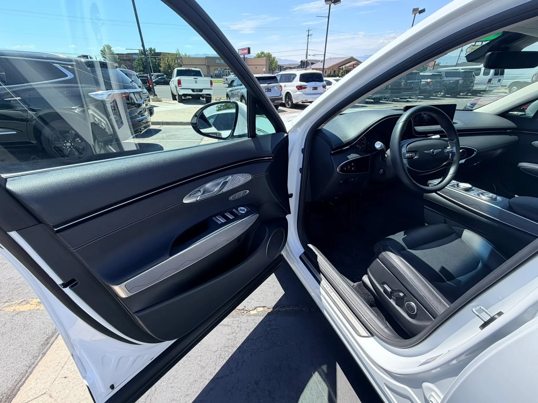Used 2024 Genesis GV70 2.5T w/ Advanced Package AWD/4WD image 9