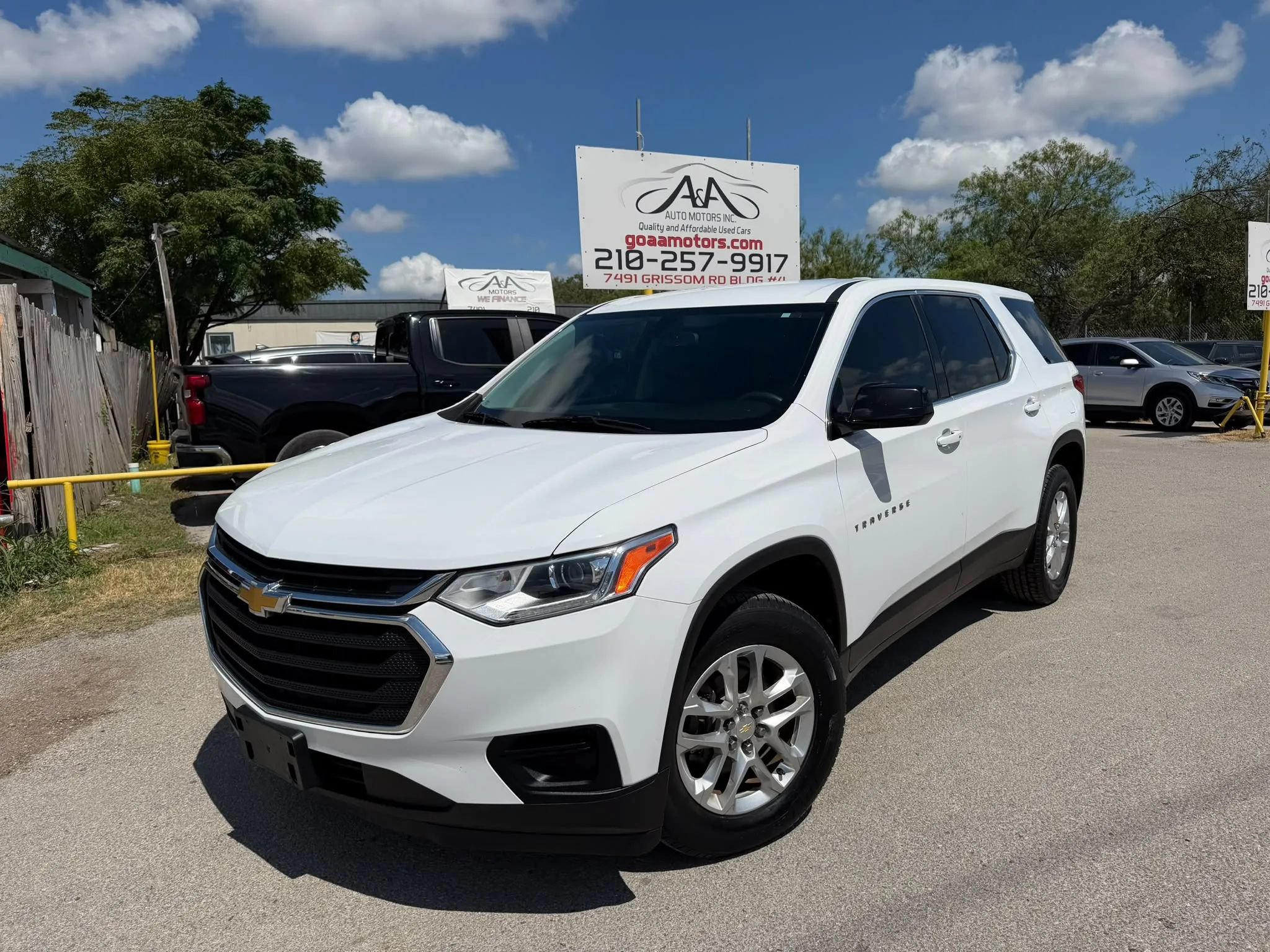 Used 2020 Chevrolet Traverse LS FWD image 1