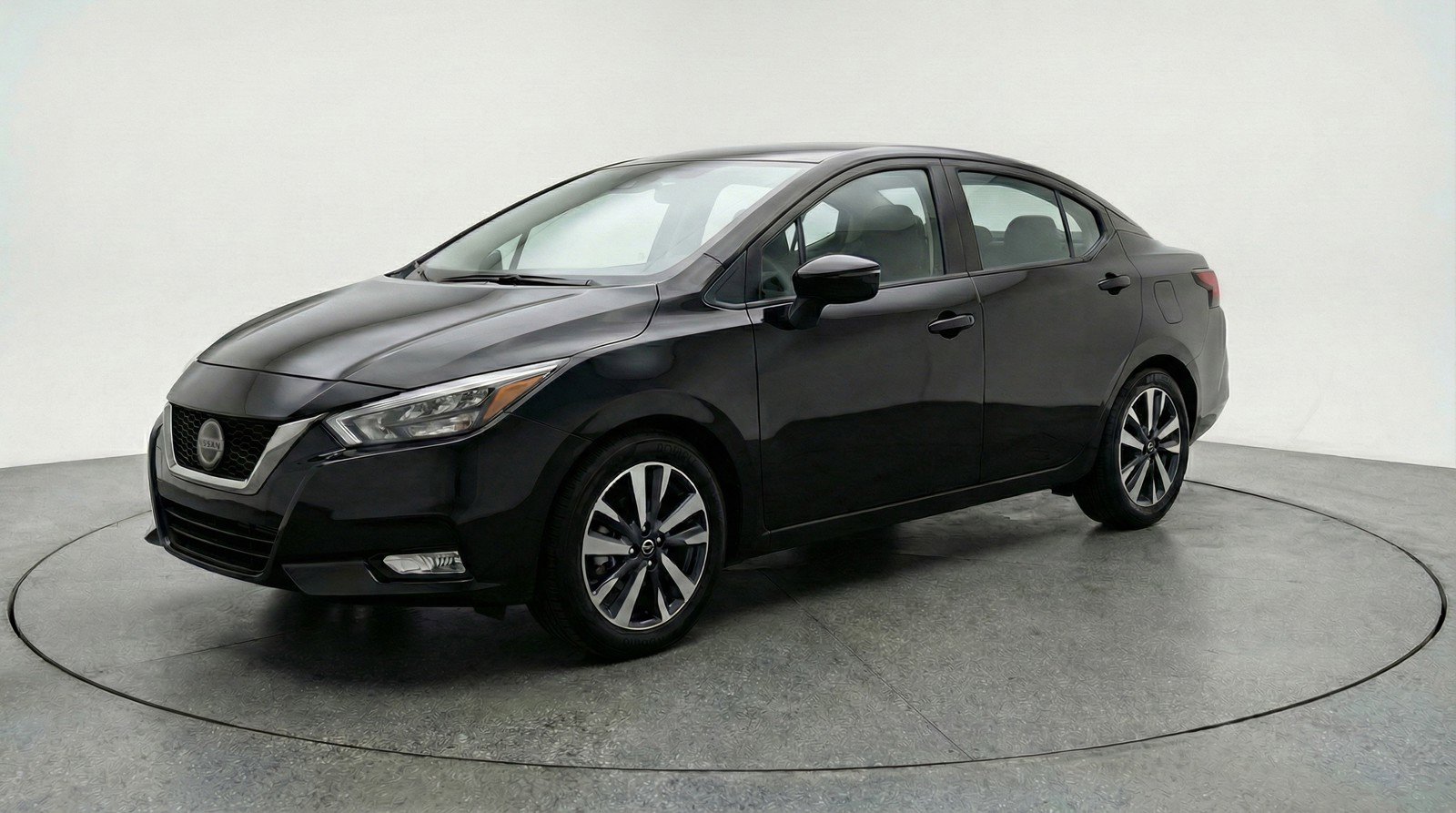 Used 2025 Nissan Versa SV image 3