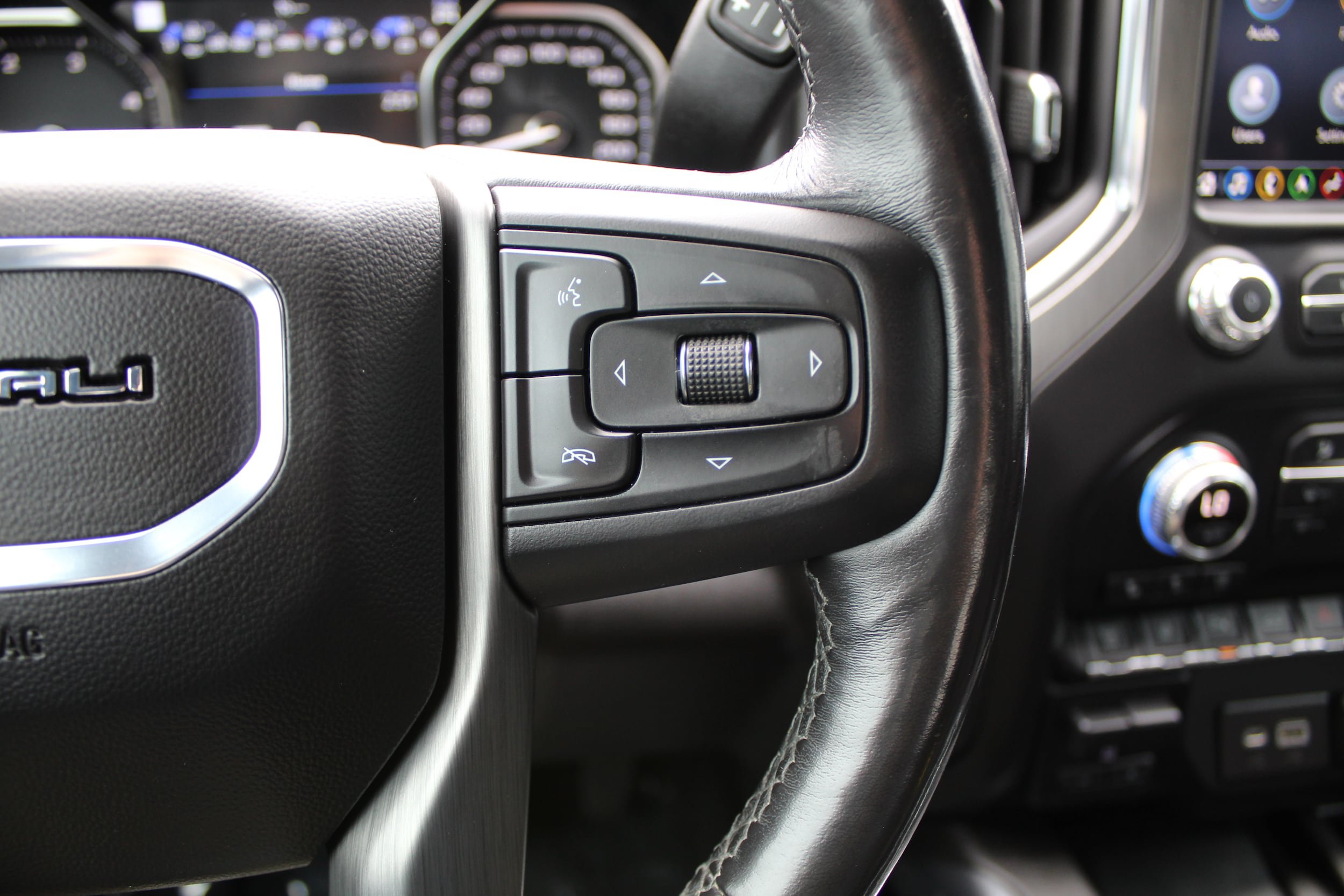 Used 2022 GMC Sierra 3500 Denali w/ Denali Ultimate Package AWD/4WD image 34