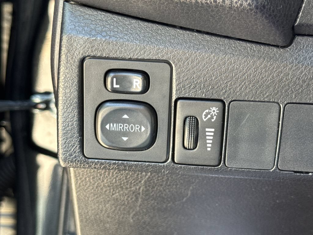 Used 2015 Toyota Corolla L FWD image 29