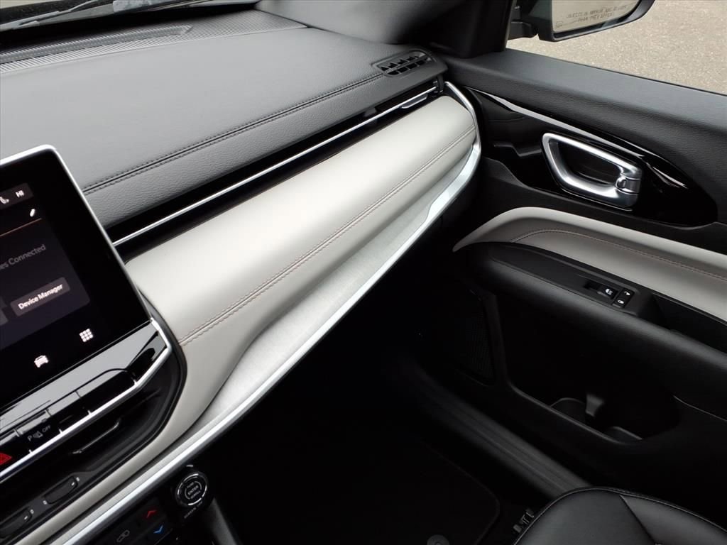 New 2026 Jeep Compass Limited image 32