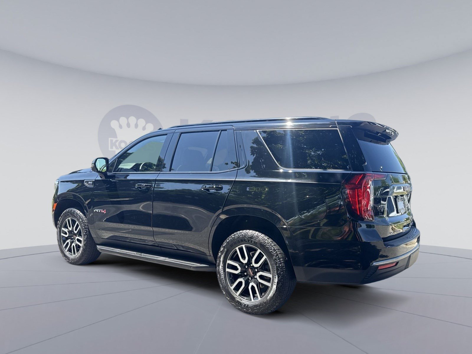 Used 2024 GMC Yukon AT4 w/ Technology Package AWD/4WD image 4