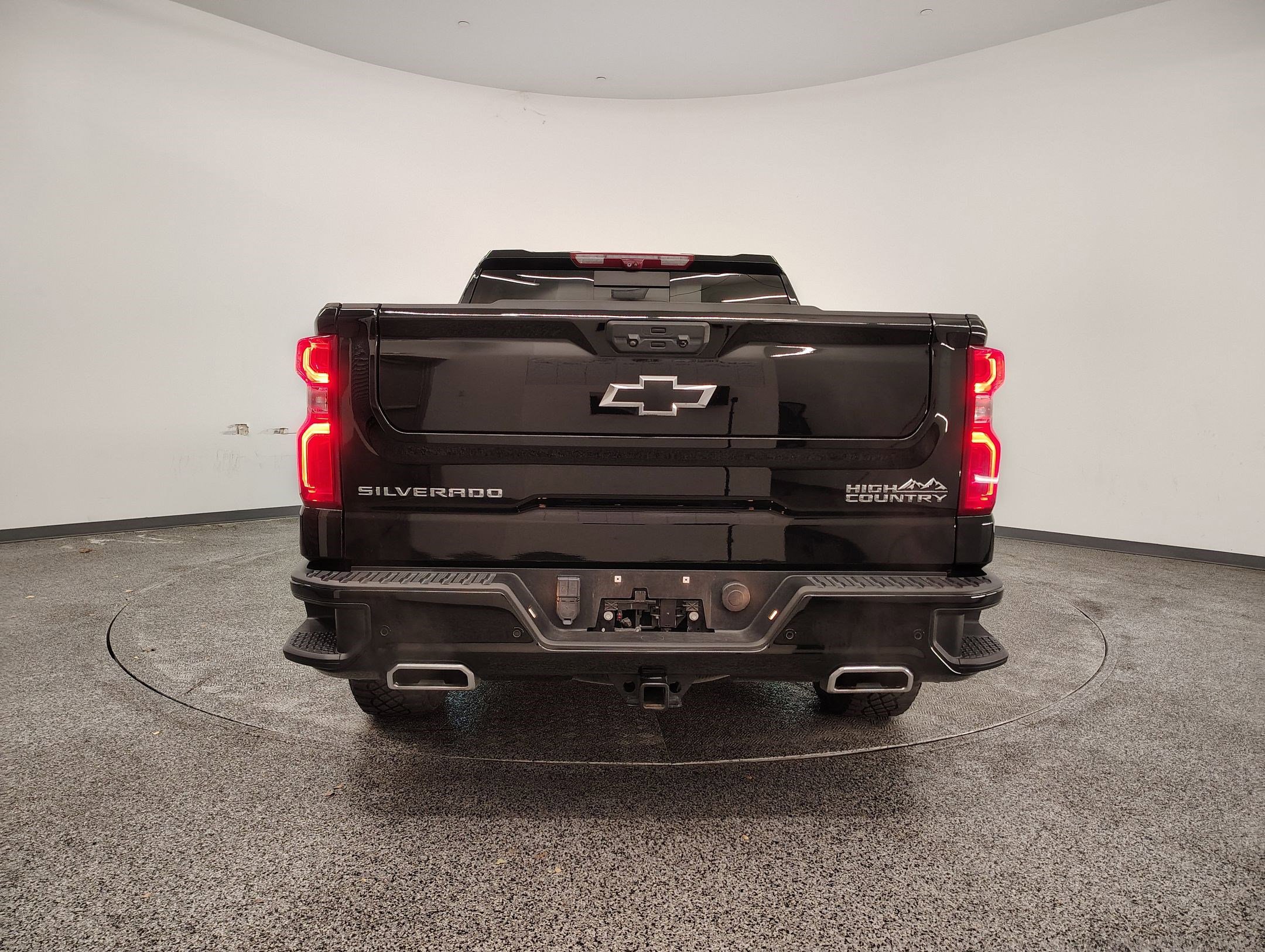 Used 2023 Chevrolet Silverado 1500 High Country w/ High Country Premium Package image 9
