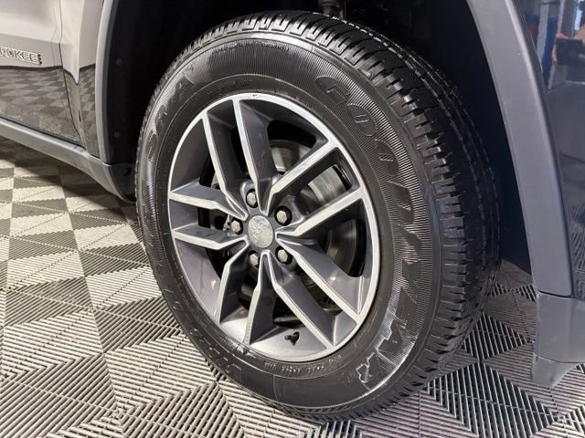 Certified 2017 Jeep Grand Cherokee Limited AWD/4WD image 10