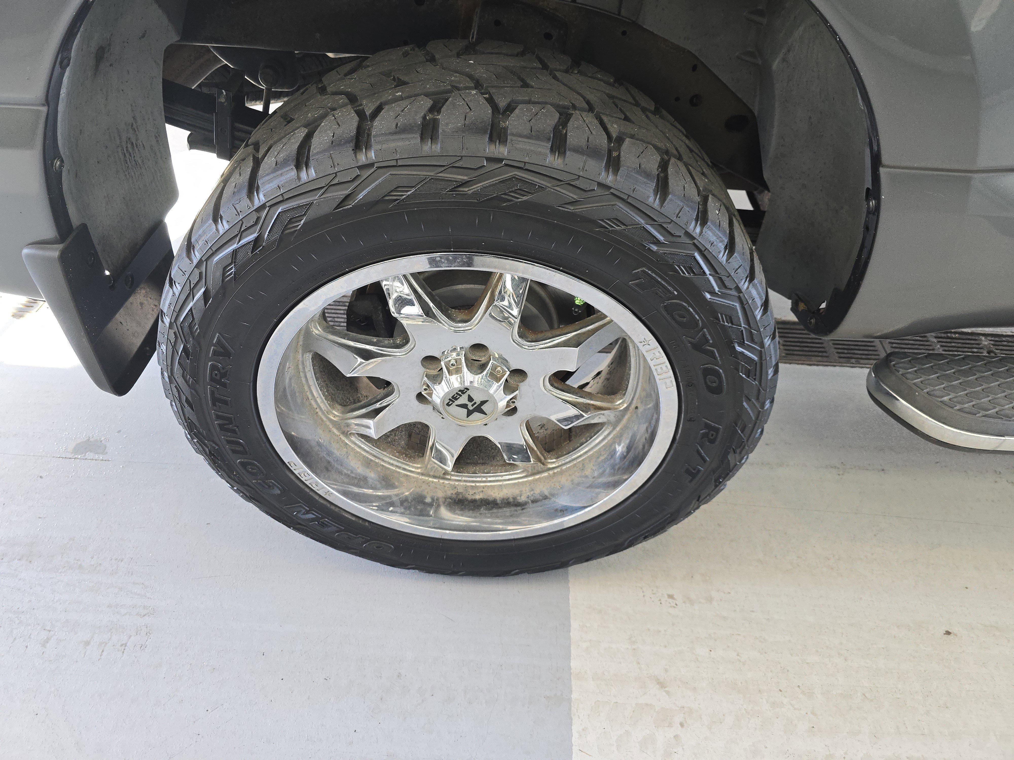 Used 2017 Nissan Titan SV image 8