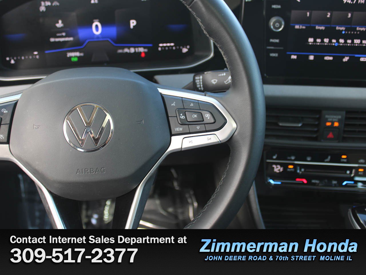 Used 2025 Volkswagen Jetta SE image 12