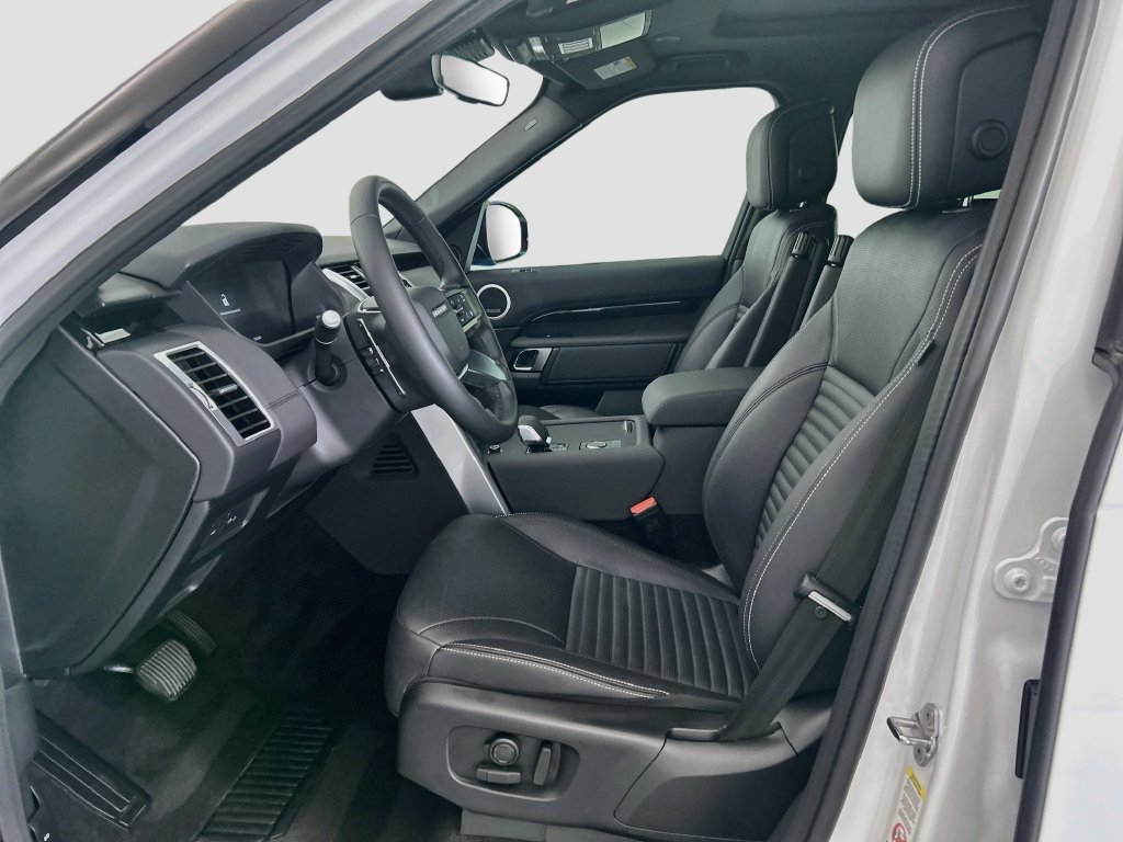 Used 2025 Land Rover Discovery S AWD/4WD image 18