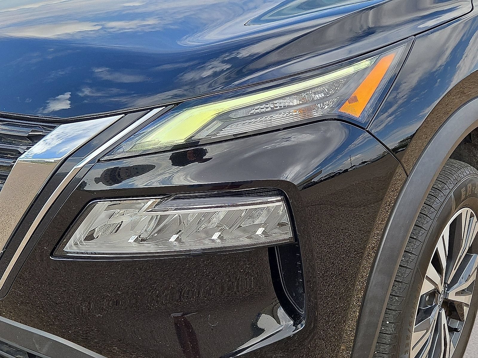 Used 2023 Nissan Rogue SV AWD/4WD image 9