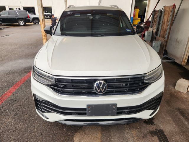 Used 2022 Volkswagen Tiguan SE R-Line FWD image 2