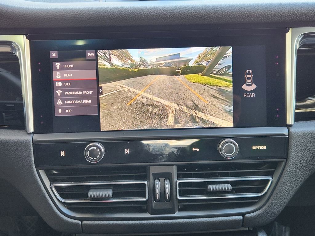 Used 2023 Porsche Macan image 16
