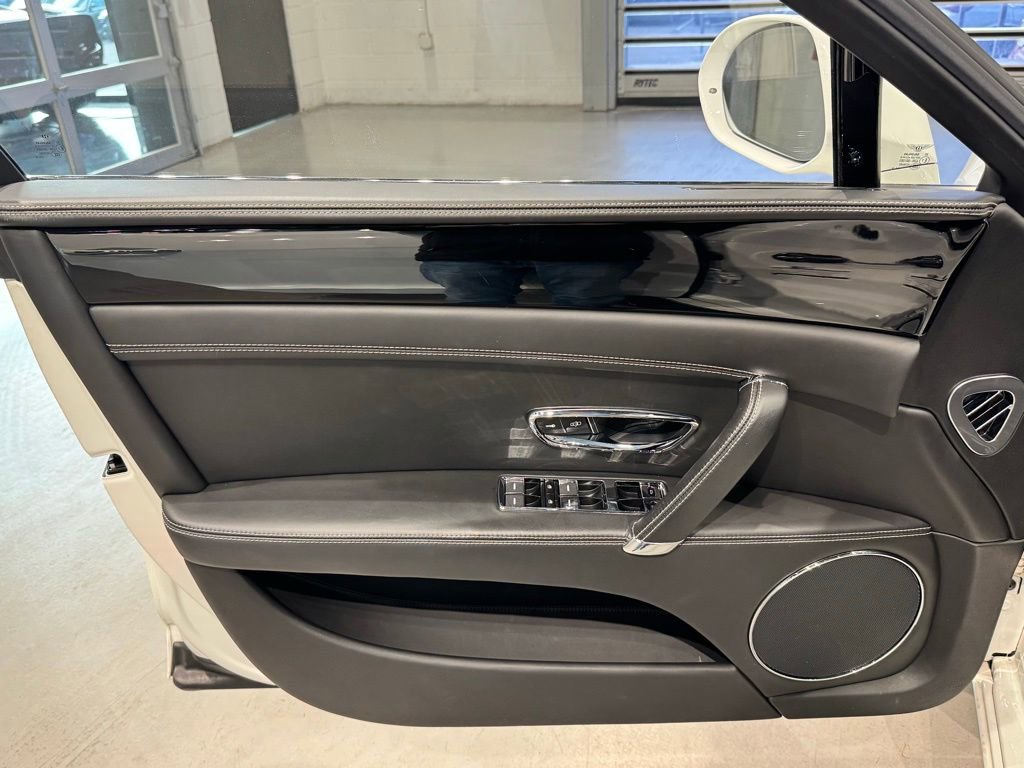 Used 2018 Bentley Flying Spur V8 image 16