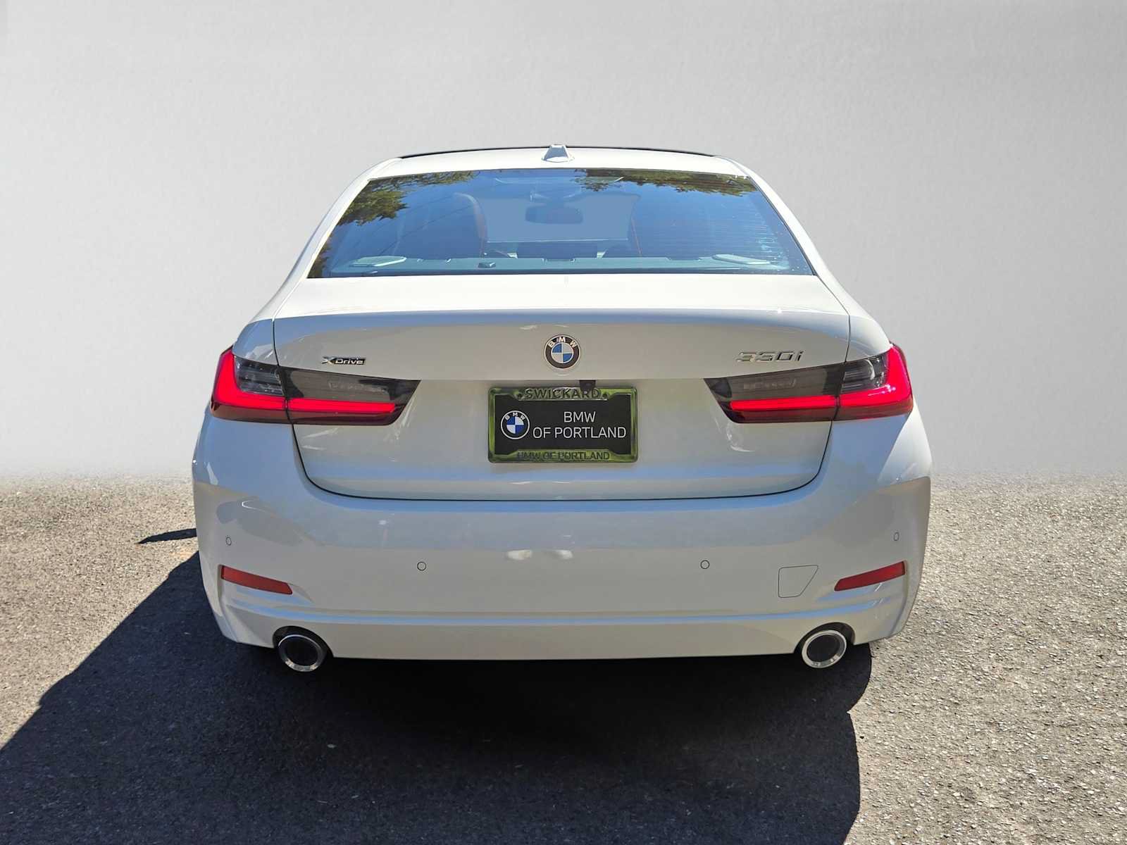 Used 2026 BMW 330i xDrive Sedan w/ Premium Package AWD/4WD image 4
