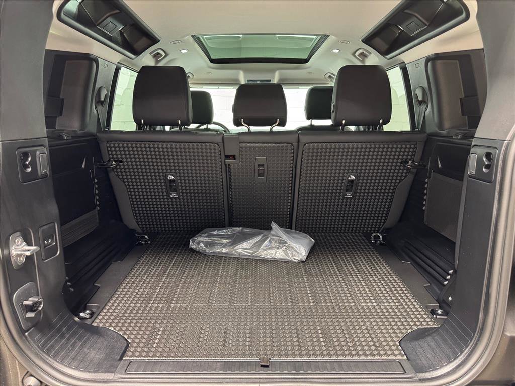 Used 2026 Land Rover Defender 110 S image 42