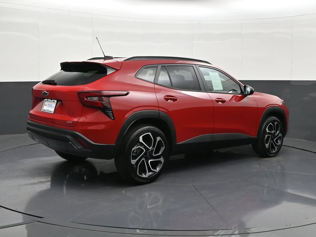 Used 2026 Chevrolet Trax RS w/ Sunroof Package FWD image 5