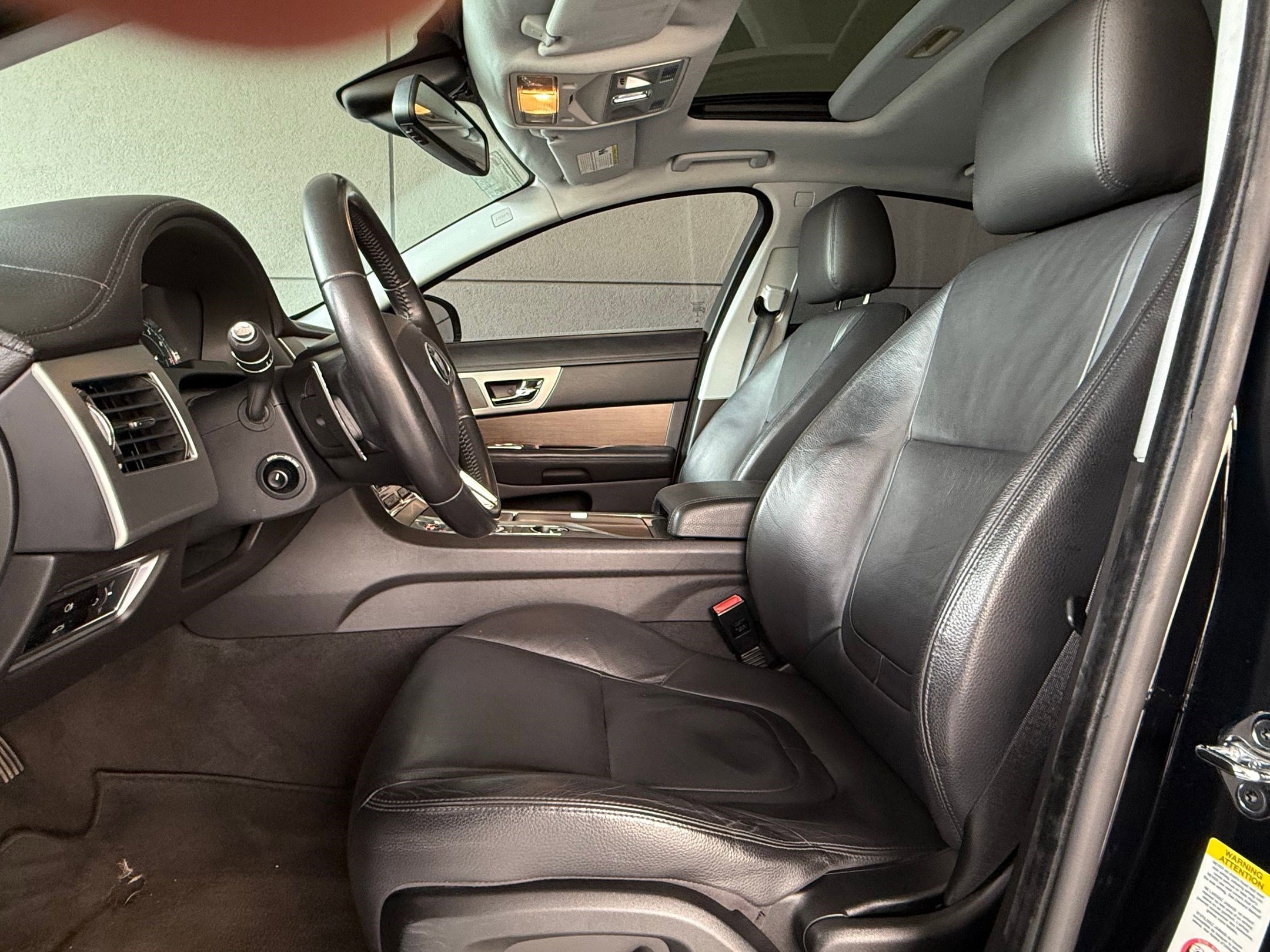 Used 2014 Jaguar XF RWD image 6